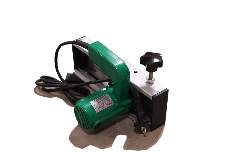 may-lam-sach-be-mat-cua-nhua-2 máy làm sạch bề mặt cửa nhựa1